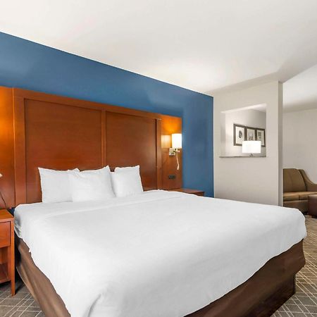 Comfort Suites Atlanta Airport Forest Park Exterior photo