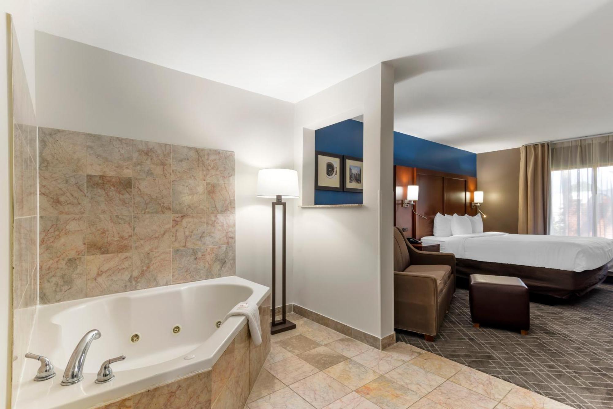 Comfort Suites Atlanta Airport Forest Park Exterior photo