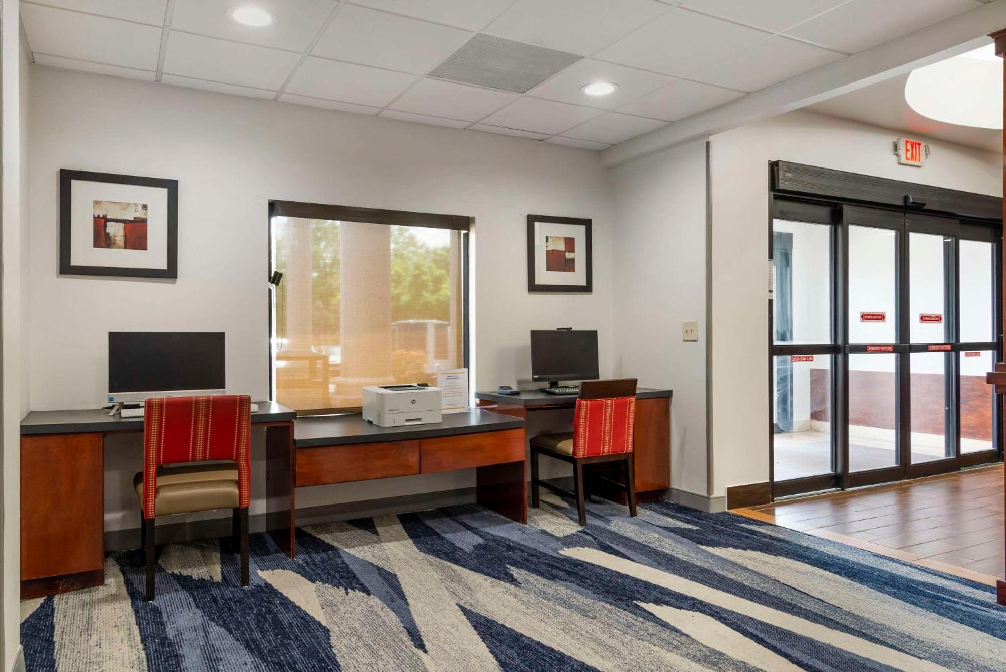 Comfort Suites Atlanta Airport Forest Park Exterior photo