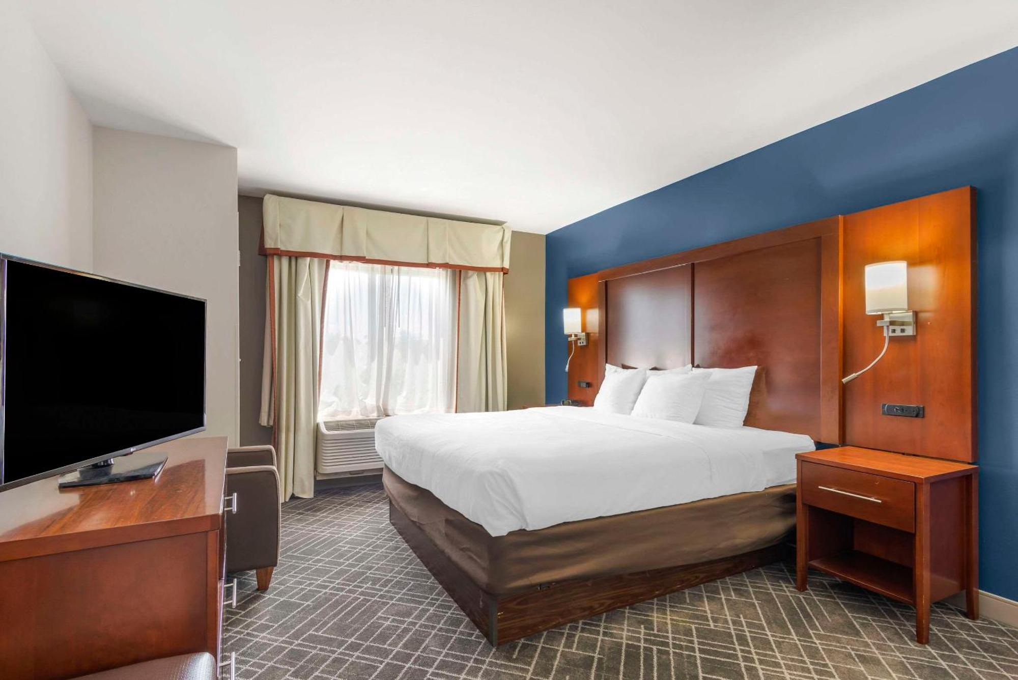 Comfort Suites Atlanta Airport Forest Park Exterior photo