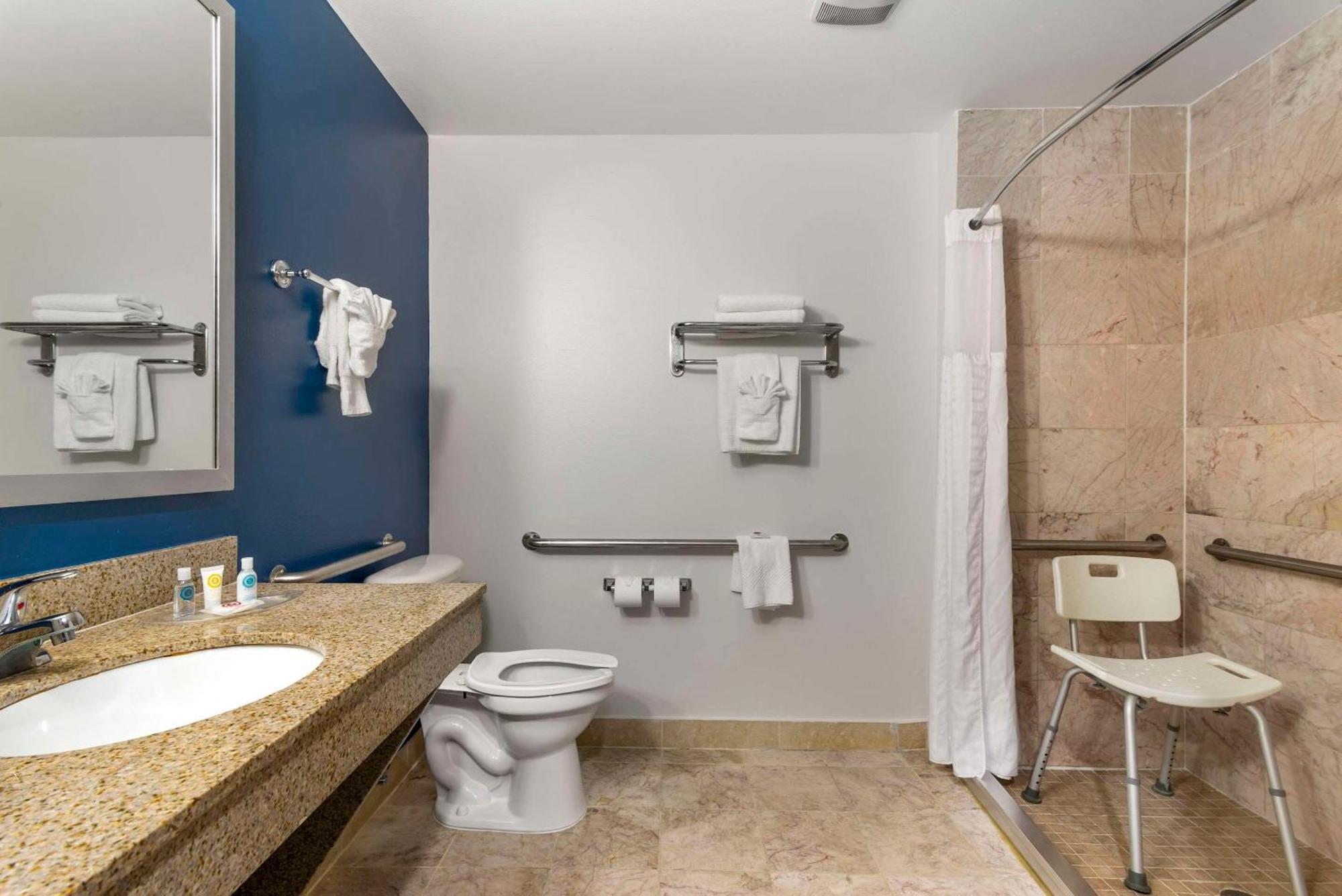 Comfort Suites Atlanta Airport Forest Park Exterior photo