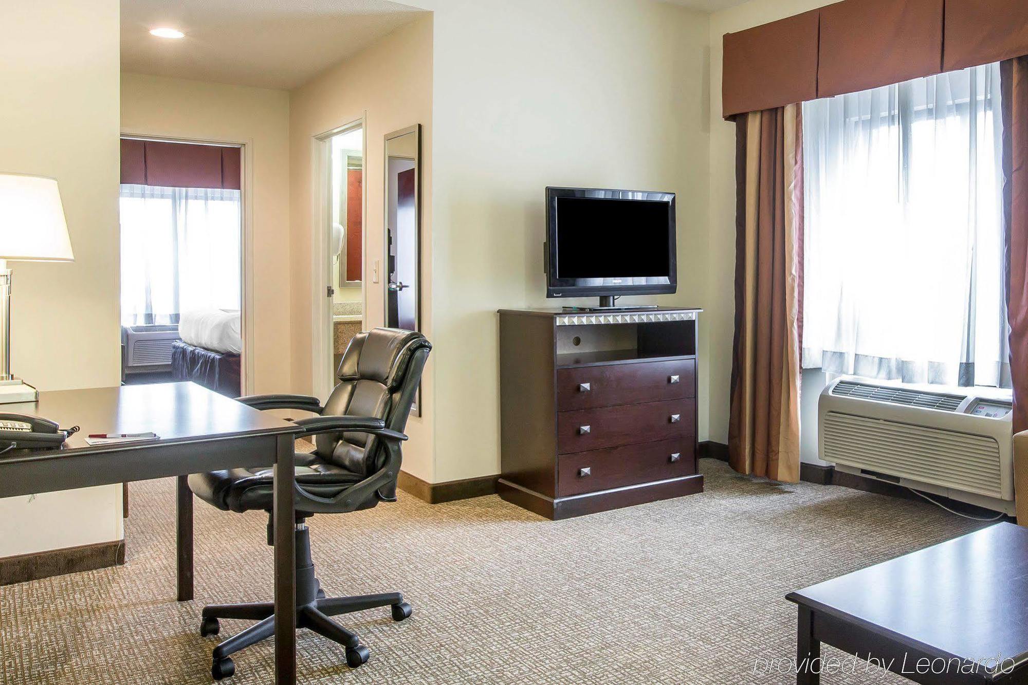 Comfort Suites Atlanta Airport Forest Park Exterior photo